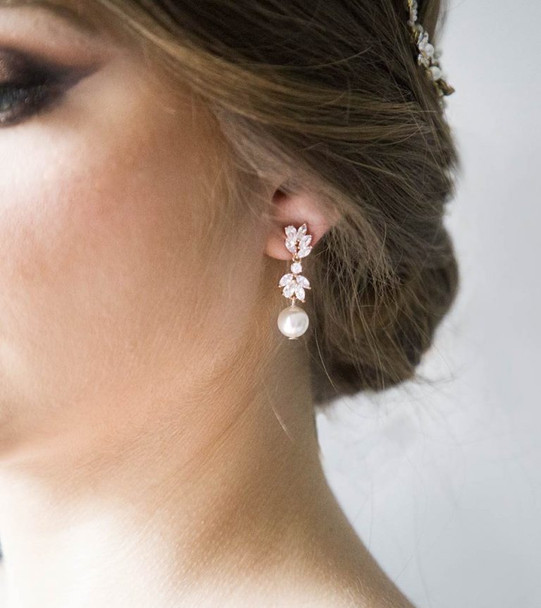 Boucles d’oreilles mariage pendantes perles Swarovski et Zircon