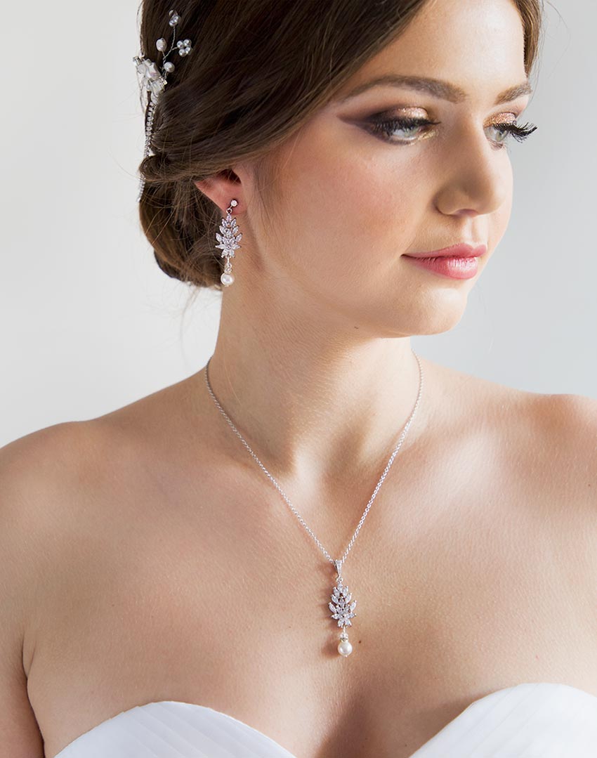 Parure de bijoux mariage création en cristal et perles Swarovski Sophie