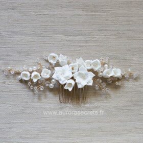 Bijoux chignon mariage fleurs blanches sur peigne Lara