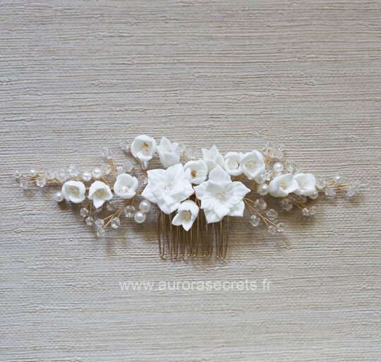 Bijoux chignon mariage fleurs blanches sur peigne Lara