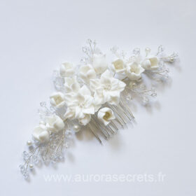 Bijoux chignon mariage fleurs blanches sur peigne Lara