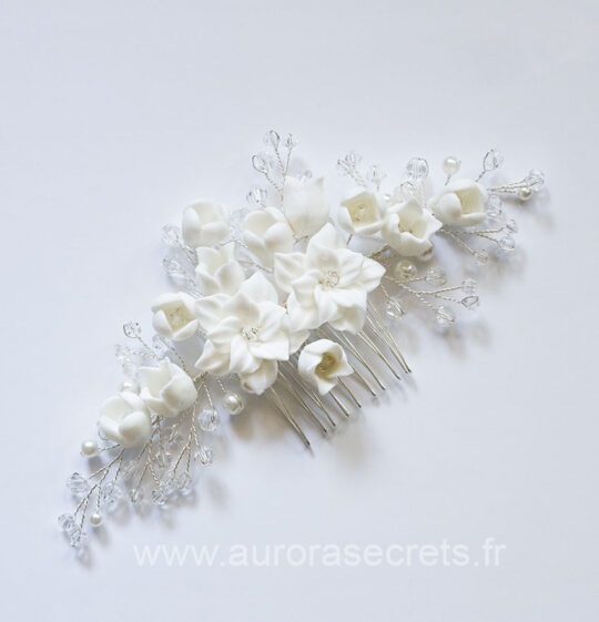 Bijoux chignon mariage fleurs blanches sur peigne Lara