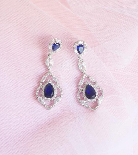 Boucles d’oreilles mariage bleues longues en cristal « Adeline »