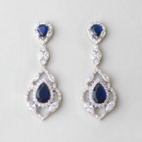 Boucles d’oreilles mariage bleues longues en cristal « Adeline »
